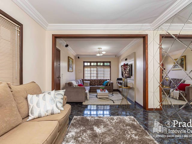 Casa com 209m² 3 quartos e 2 banheiros, à venda, no bairro Hauer em Curitiba