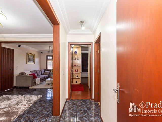 Casa com 209m² 3 quartos e 2 banheiros, à venda, no bairro Hauer em Curitiba