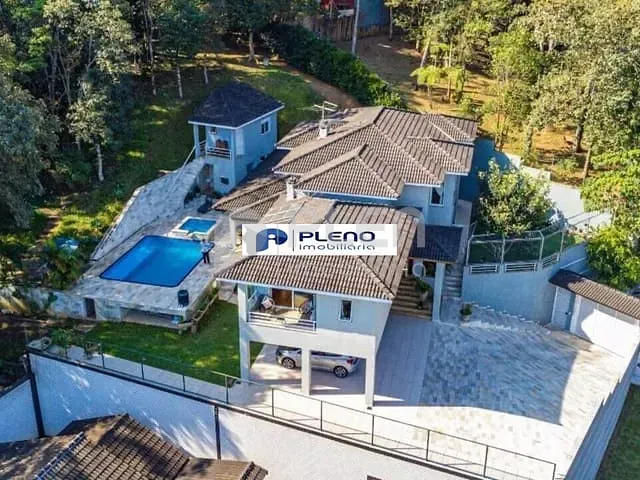 Casa com 1500m² 3 quartos e 6 banheiros, à venda, no bairro Caraguatá em Mairiporã