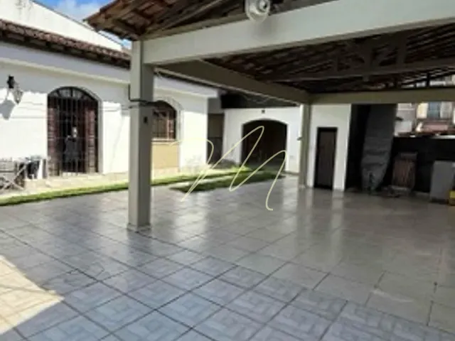 Casa 4 quartos e 5 banheiros, para alugar, no bairro Jardim Savóia em Ilhéus