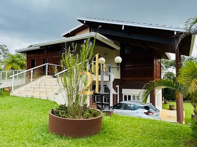 Casa com 1600m² 5 quartos e 7 banheiros, à venda, no bairro Fazenda da Ilha em Embu-Guaçu
