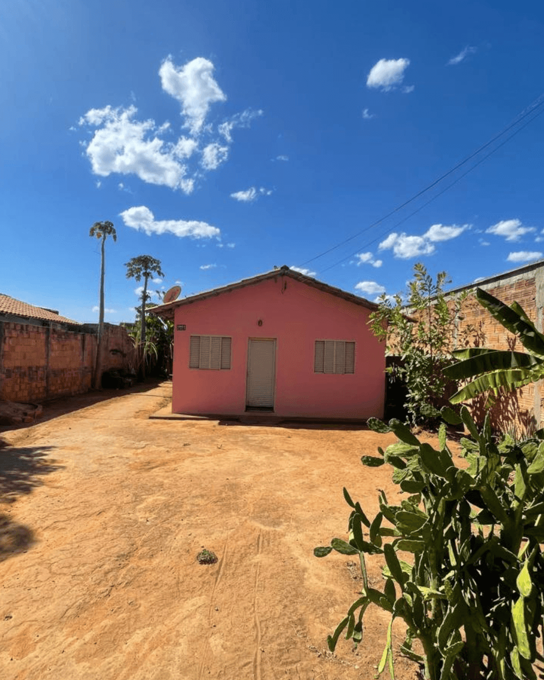 Casa à venda com 2 quartos, 300m² - Foto 1