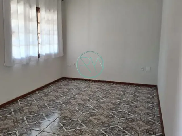 Casa com 250m² 3 quartos e 2 banheiros, à venda, no bairro Jardim Imagawa em Londrina