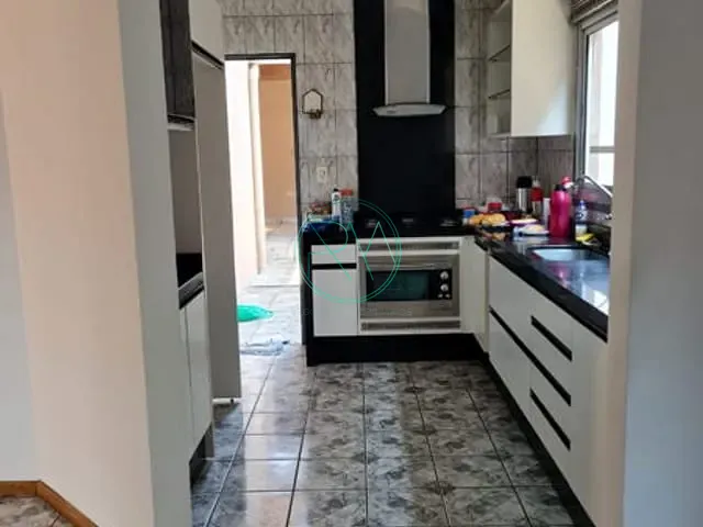 Casa com 250m² 3 quartos e 2 banheiros, à venda, no bairro Jardim Imagawa em Londrina