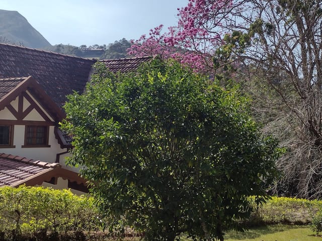Casa com 1500m² 4 quartos e 5 banheiros, à venda, no bairro Itaipava em Petrópolis