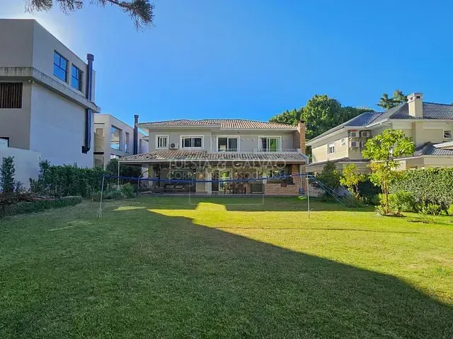 Casa com 365m² 4 quartos e 6 banheiros, à venda, no bairro Vista Alegre em Curitiba
