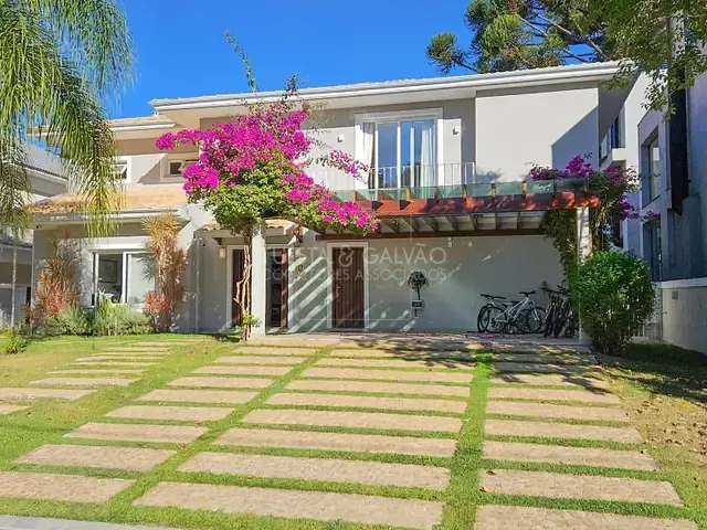 Casa com 365m² 4 quartos e 6 banheiros, à venda, no bairro Vista Alegre em Curitiba