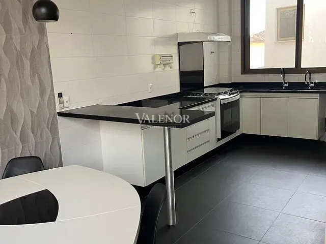 Casa com 480m² 4 quartos e 7 banheiros, à venda, no bairro Portal do Paraíso I em Jundiaí
