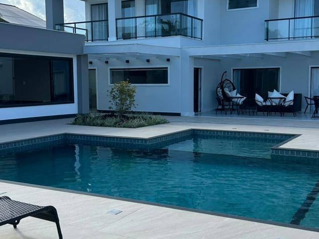 Casa 5 quartos e 8 banheiros, à venda ou para alugar, no bairro Barra da Tijuca em Rio de Janeiro