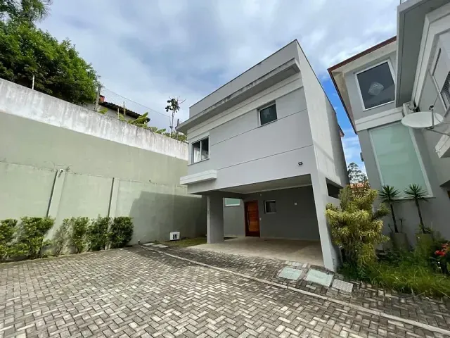 Casa 3 quartos e 5 banheiros, à venda, no bairro Vila Oliveira em Mogi das Cruzes