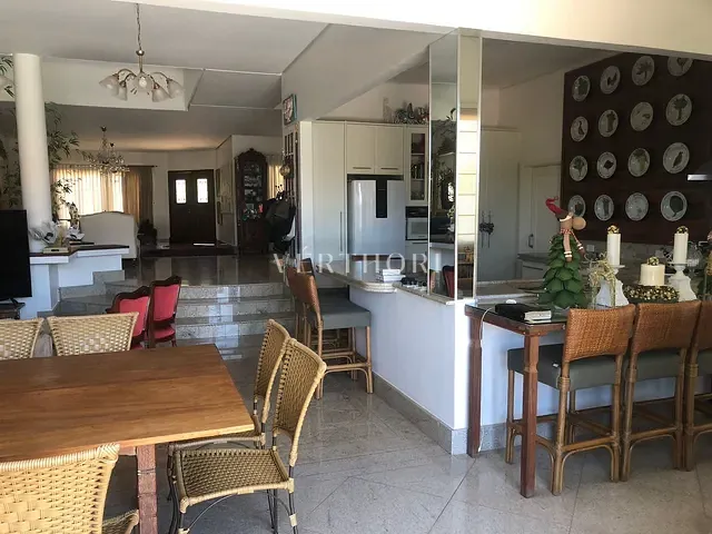 Casa com 420m² 3 quartos e 5 banheiros, à venda ou para alugar, no bairro Terras de Santana em Londrina
