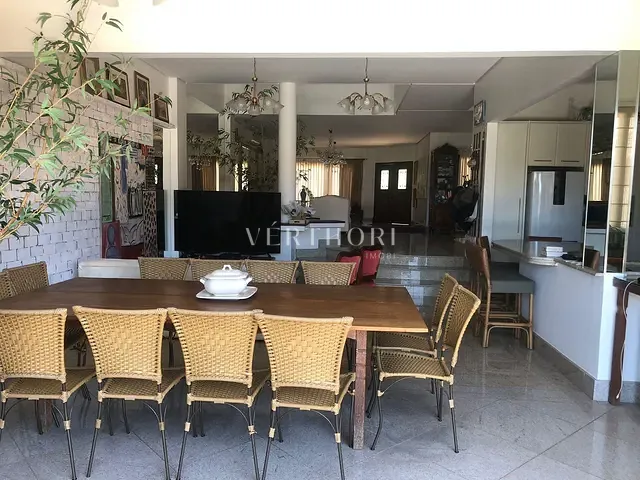 Casa com 420m² 3 quartos e 5 banheiros, à venda ou para alugar, no bairro Terras de Santana em Londrina