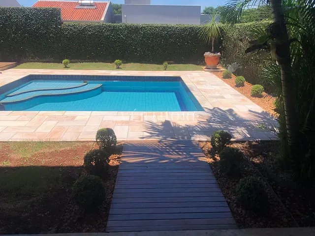 Casa com 420m² 3 quartos e 5 banheiros, à venda ou para alugar, no bairro Terras de Santana em Londrina