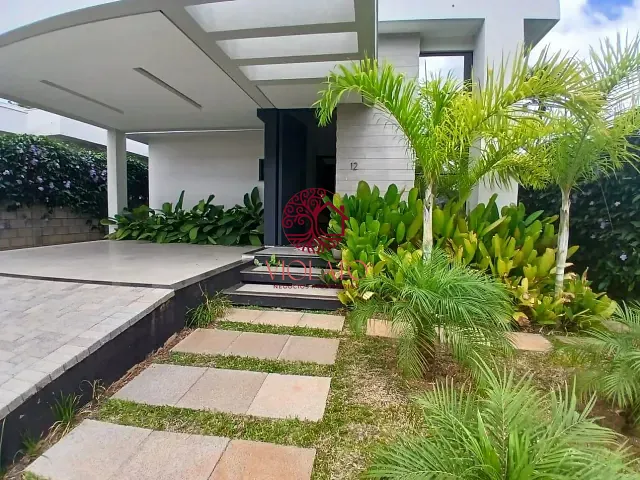 Casa com 500m² 4 quartos e 5 banheiros, à venda ou para alugar, no bairro Várzea em Lagoa Santa