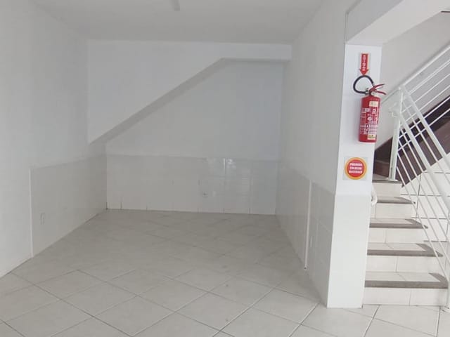 Casa com 120m², para alugar, no bairro Centro em Florianópolis