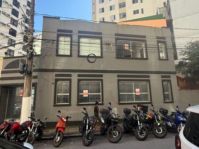 Casa com 120m², para alugar, no bairro Centro em Florianópolis