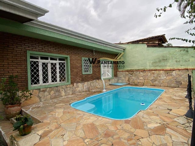 Casa com 300m² 3 quartos e 2 banheiros, à venda, no bairro Jardim Nomar em Caraguatatuba