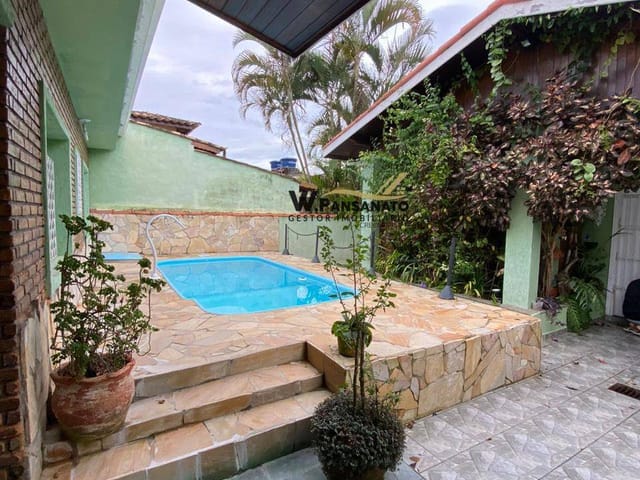 Casa com 300m² 3 quartos e 2 banheiros, à venda, no bairro Jardim Nomar em Caraguatatuba