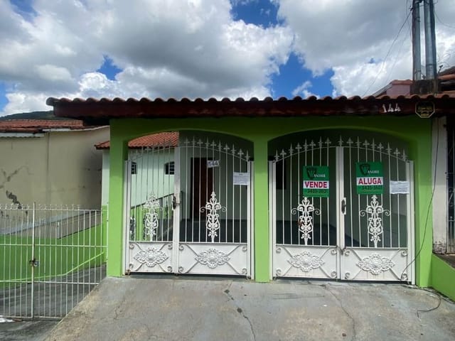 Casa 3 quartos e 2 banheiros, à venda, no bairro Centro em Extrema