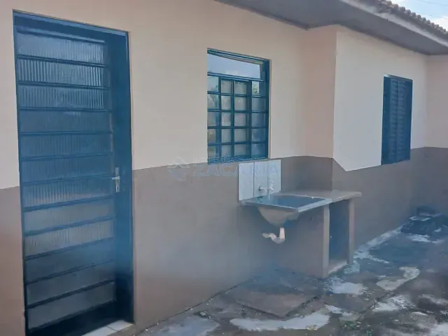Casa 2 quartos e 1 banheiro, para alugar, no bairro Residencial Parque da Raposa III em Apucarana