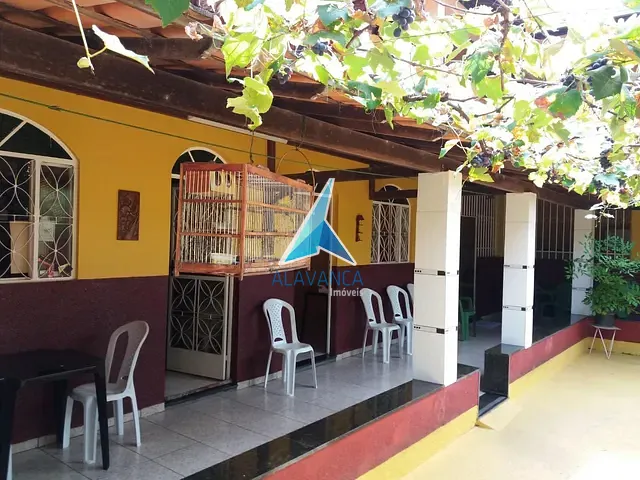 Casa com 700m² 4 quartos e 2 banheiros, à venda, no bairro Santa Rita em Governador Valadares