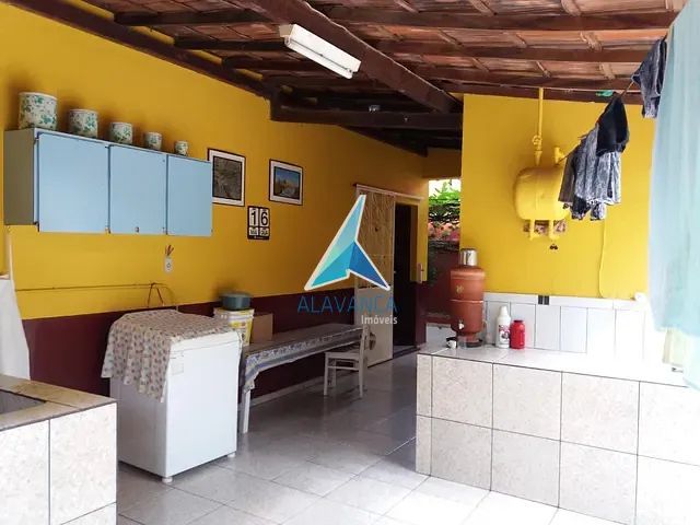 Casa com 700m² 4 quartos e 2 banheiros, à venda, no bairro Santa Rita em Governador Valadares