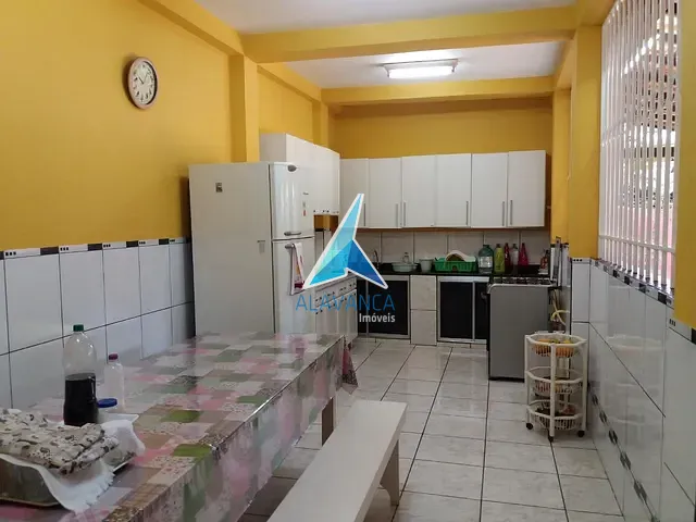 Casa com 700m² 4 quartos e 2 banheiros, à venda, no bairro Santa Rita em Governador Valadares
