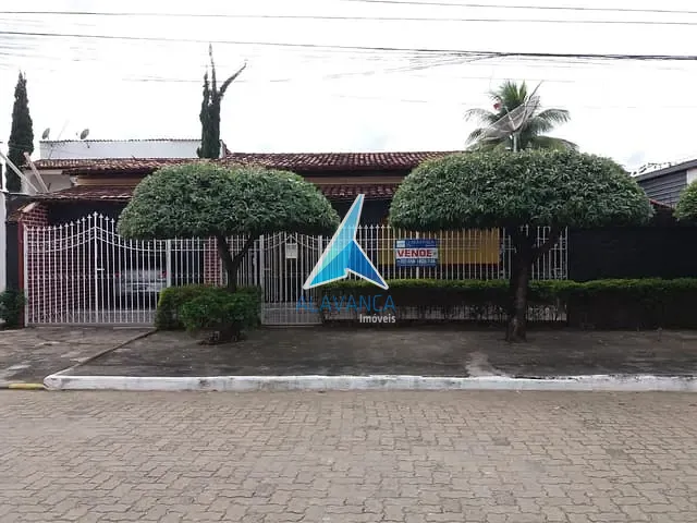 Casa com 700m² 4 quartos e 2 banheiros, à venda, no bairro Santa Rita em Governador Valadares