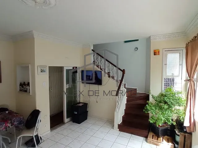 Casa com 150m² 5 quartos e 4 banheiros, à venda, no bairro Centro em Vitória