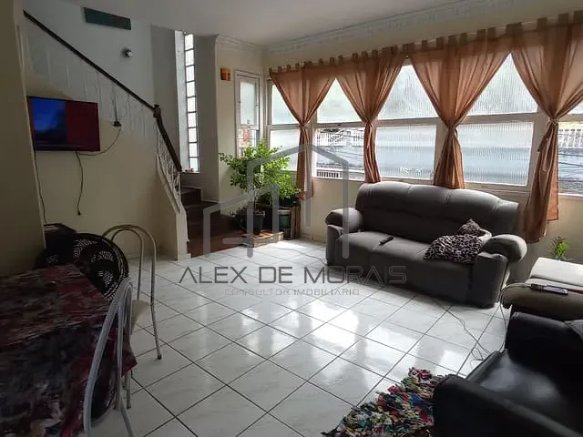 Casa com 150m² 5 quartos e 4 banheiros, à venda, no bairro Centro em Vitória