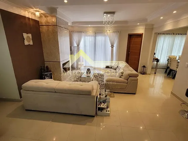 Casa com 350m² 4 quartos e 5 banheiros, à venda, no bairro Aruja 5 em Arujá