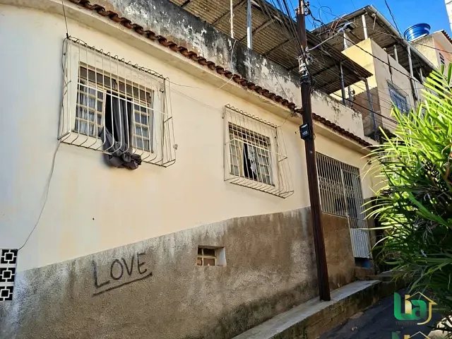 Casa 2 quartos e 1 banheiro, à venda, no bairro Barra em Muriaé