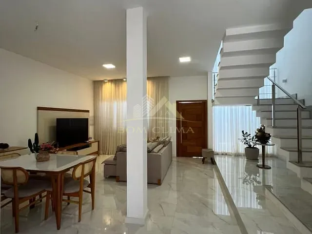 Casa 3 quartos e 2 banheiros, à venda, no bairro Filgueiras em Juiz de Fora