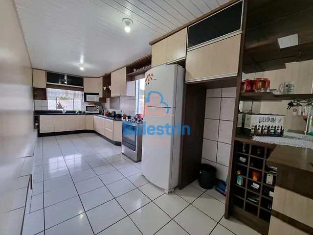 Casa 4 quartos e 2 banheiros, à venda, no bairro Vila Salete em Fraiburgo