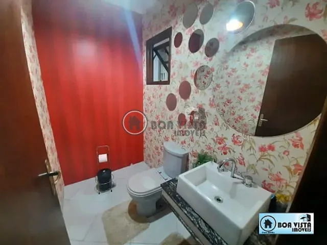 Sobrado com 250m² 3 quartos e 2 banheiros, à venda, no bairro Jardim Medina em Poá