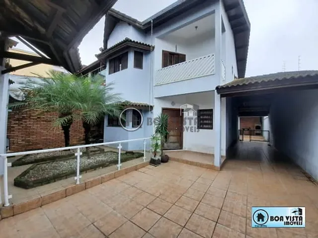 Sobrado com 250m² 3 quartos e 2 banheiros, à venda, no bairro Jardim Medina em Poá