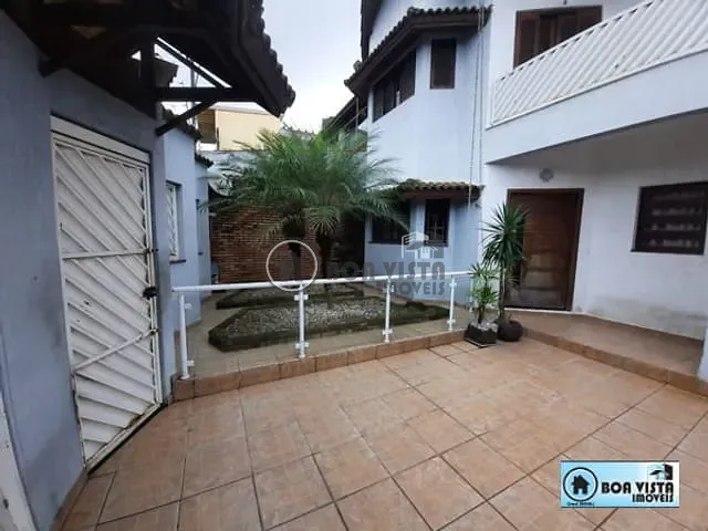 Sobrado com 250m² 3 quartos e 2 banheiros, à venda, no bairro Jardim Medina em Poá