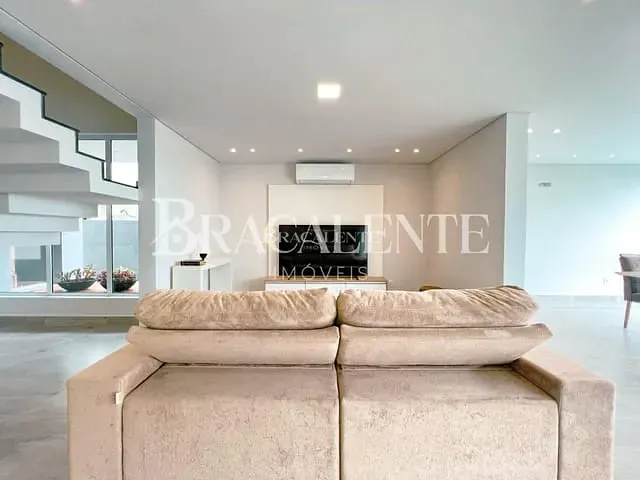 Casa com 600m², à venda, no bairro Bairro Buracão em VINHEDO