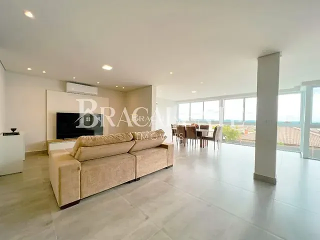 Casa com 600m², à venda, no bairro Bairro Buracão em VINHEDO
