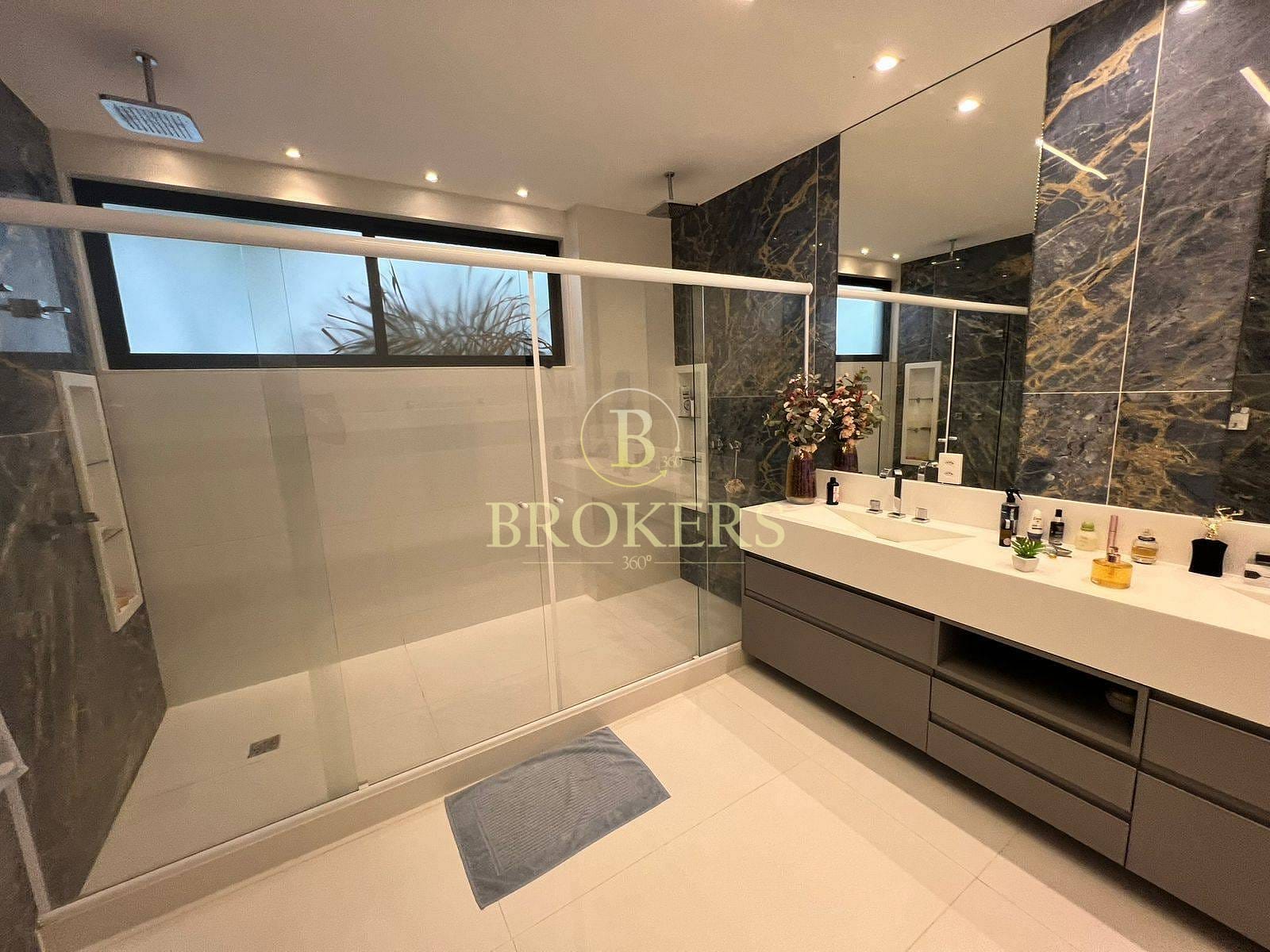 Casa Triplex de Alto Padrão à Venda no Condomínio Alphaville – 5 Suítes, 4 Vagas e Infraestrutura Impecável – Barra da Tijuca