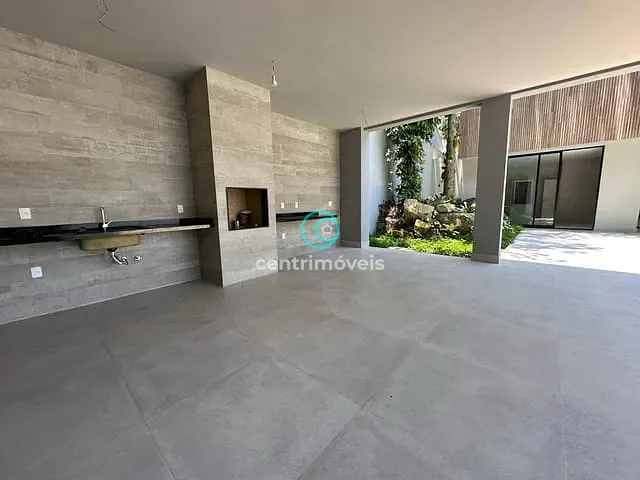 Casa com 820m² 5 quartos e 8 banheiros, à venda, no bairro Itanhangá em Rio de Janeiro