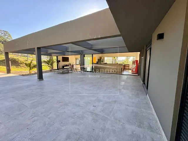 Casa com 1350m² 4 quartos e 5 banheiros, à venda, no bairro Jardim Ana Eliza em Cambé