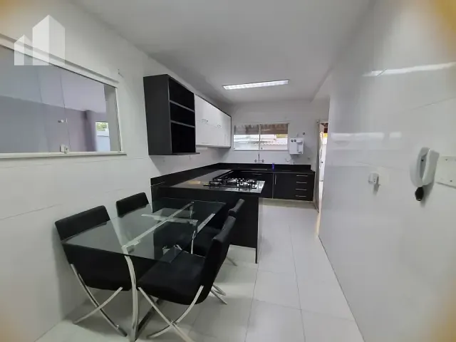 Casa com 384m² 4 quartos e 3 banheiros, à venda, no bairro Recreio dos Bandeirantes em Rio de Janeiro