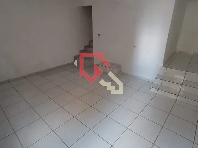 Casa 2 quartos e 1 banheiro, para alugar, no bairro Vila Feital em Mauá