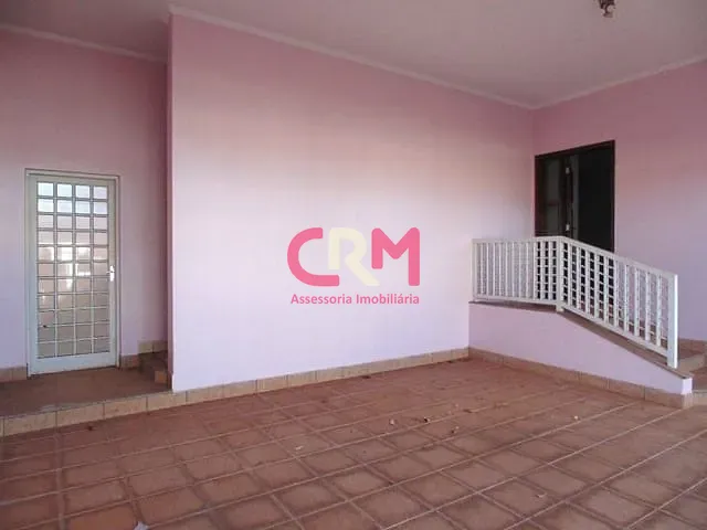 Casa com 528m² 3 quartos e 4 banheiros, à venda, no bairro Centro em Taquaritinga