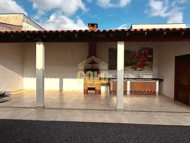 Casa com 300m² 3 quartos e 3 banheiros, à venda, no bairro Jardim Portal de Itamaracá em Londrina