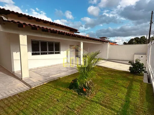 Casa com 300m² 3 quartos e 3 banheiros, à venda, no bairro Jardim Portal de Itamaracá em Londrina