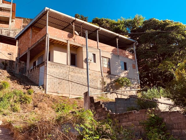 Foto do Casa - Casa à venda localizada no Bairro Vila Rica em Sabará, MG. Oportunidade para investidor!!!!!! Vamos agendar uma visita? | Imobiliária Unique Leste