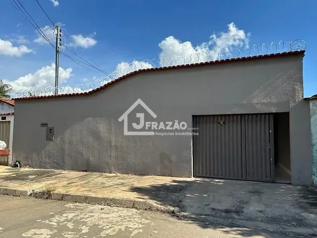 Casa com 250m², à venda, no bairro Conjunto Vera Cruz em Goiânia