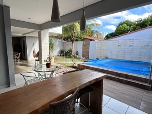 Casa com 360m² 3 quartos e 5 banheiros, à venda, no bairro Santa Mônica em Uberlândia